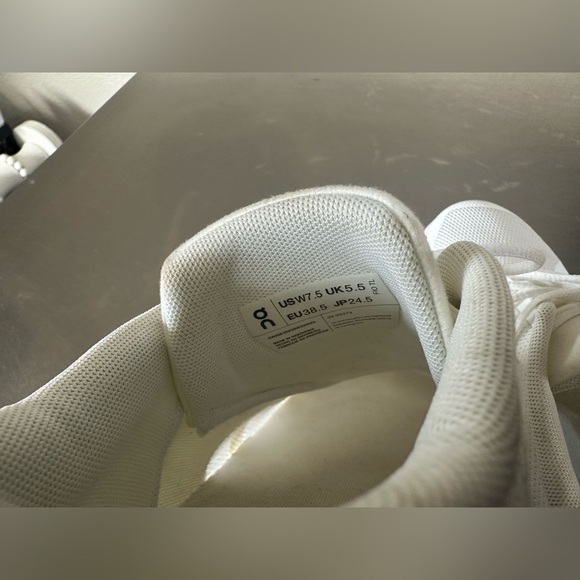 ON Running Shoes - Picture 10 of 10